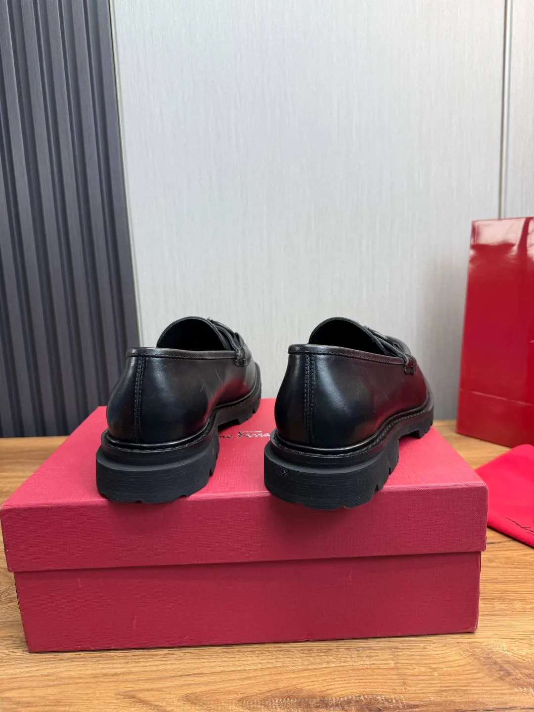 Men's shoes 💰880💰 Ferragamo. [Ferragamo] men's thick-soled loafers, the latest hot style, 1:1 original purchase quality, top quality, imported open-edge beaded cowhide leather on the upper, hand-made three-dimensional stitching highlights the round toe design, the inner foot pads are all imported cowhide, with original lightweight foam outsole, matching code 39-44, (38, 45 custom-made, non-refundable)